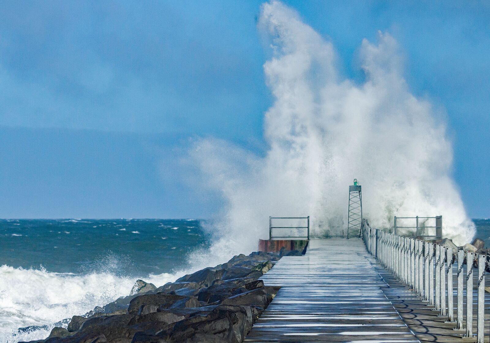 Canon EF 70-300mm F4-5.6 IS USM sample photo. Waves, pier, splashing water photography