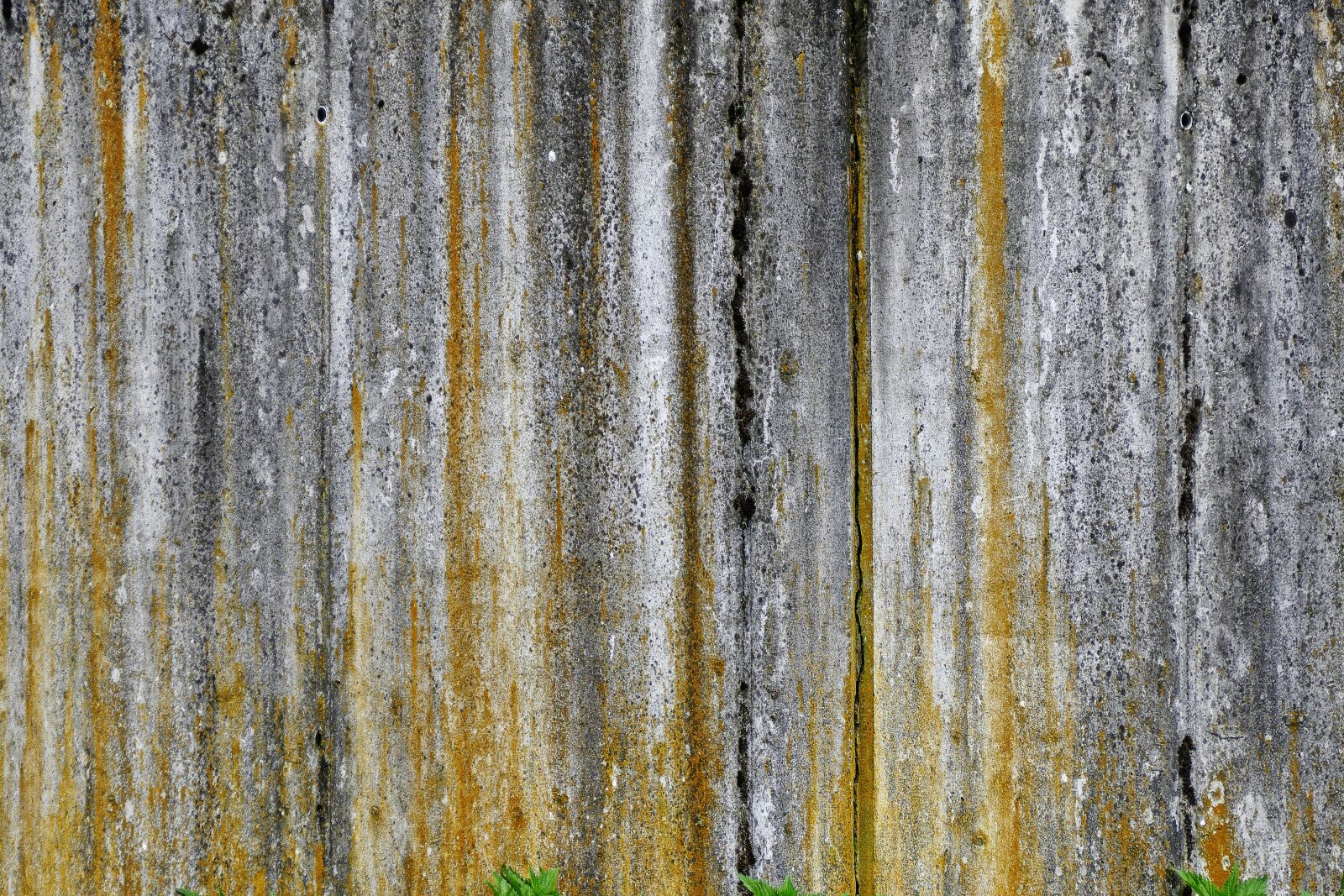 Panasonic Lumix DMC-FZ1000 sample photo. Wall, concrete, weathered photography