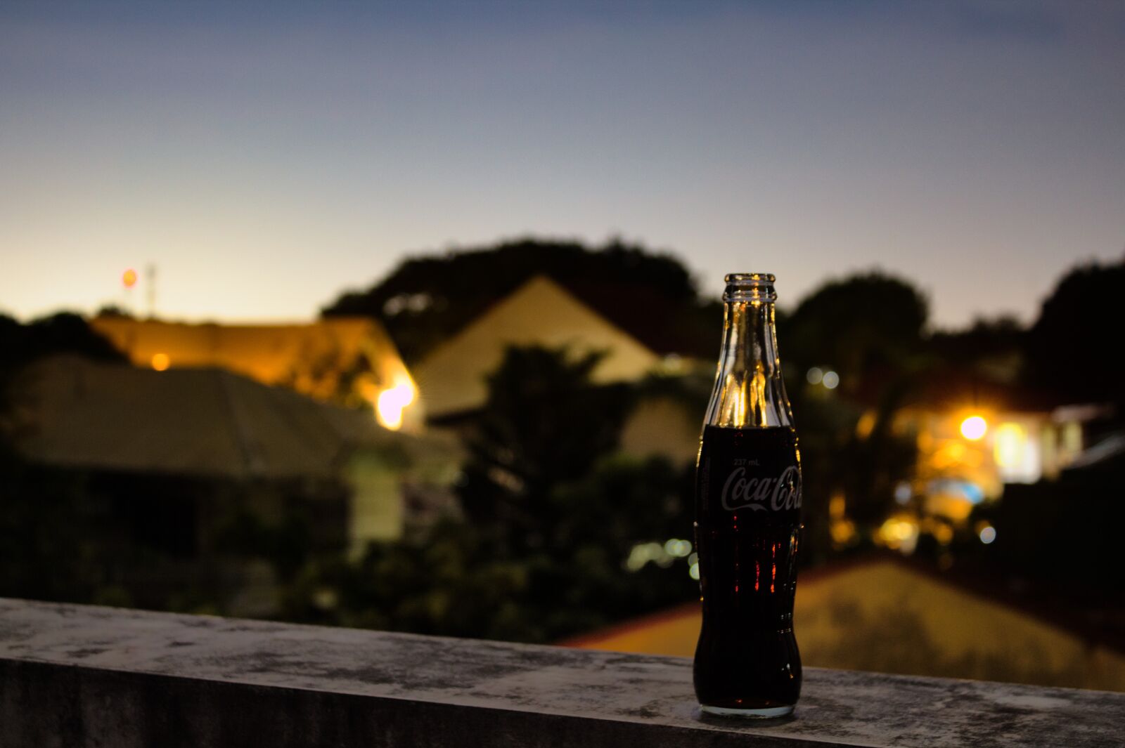Canon EOS 1300D (EOS Rebel T6 / EOS Kiss X80) sample photo. Coca cola, outside, night photography