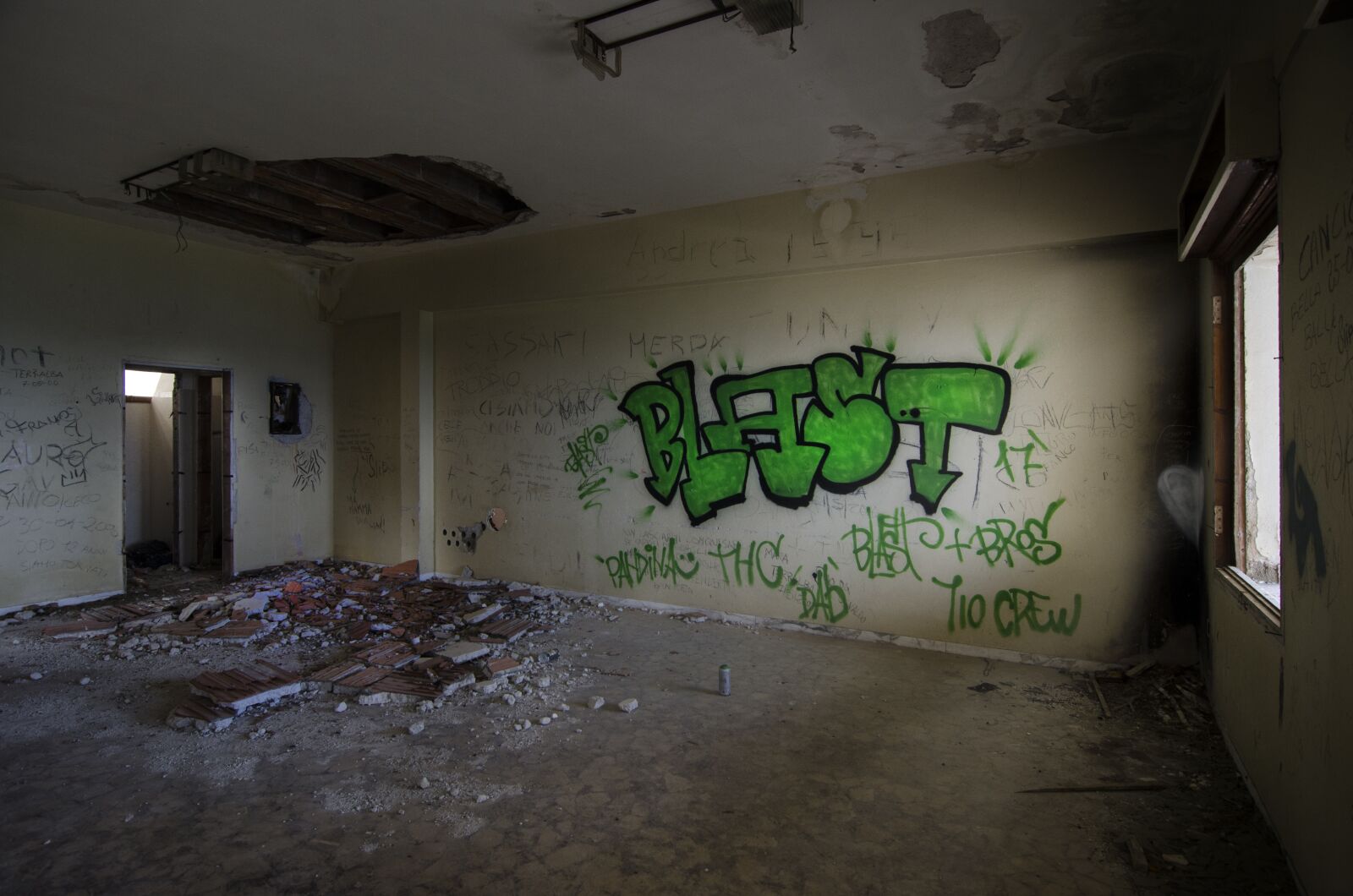 Nikon D7000 sample photo. Abandonment, sardinia, inside photography