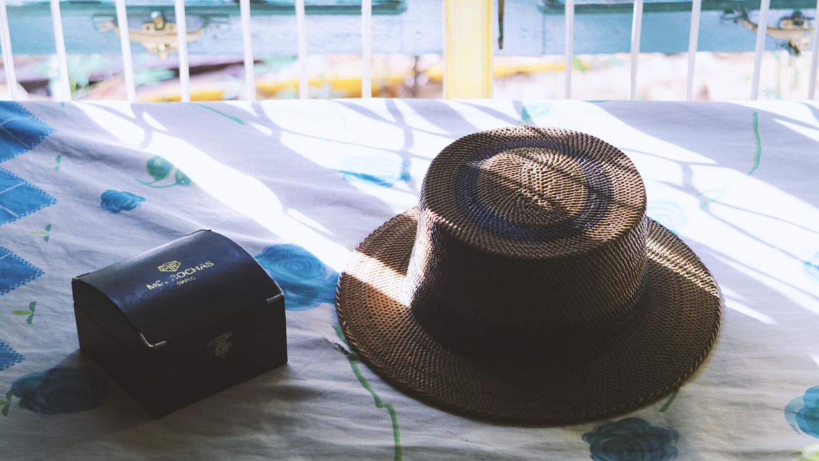 Canon EOS M3 sample photo. Hat, box photography