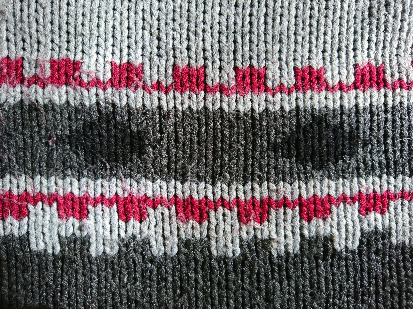 Sony Xperia XZ sample photo. Wool, red, grey photography