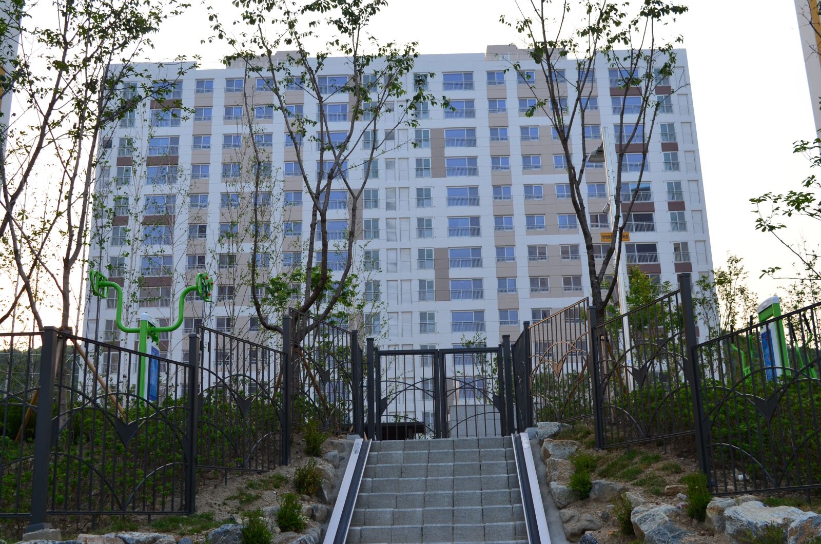 Nikon D5100 sample photo. Building, skyscraper, house photography