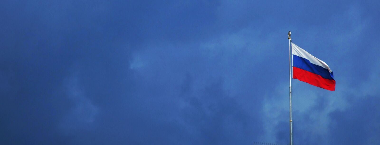 Fujifilm FinePix S6500fd sample photo. Russia, flag, clouds photography