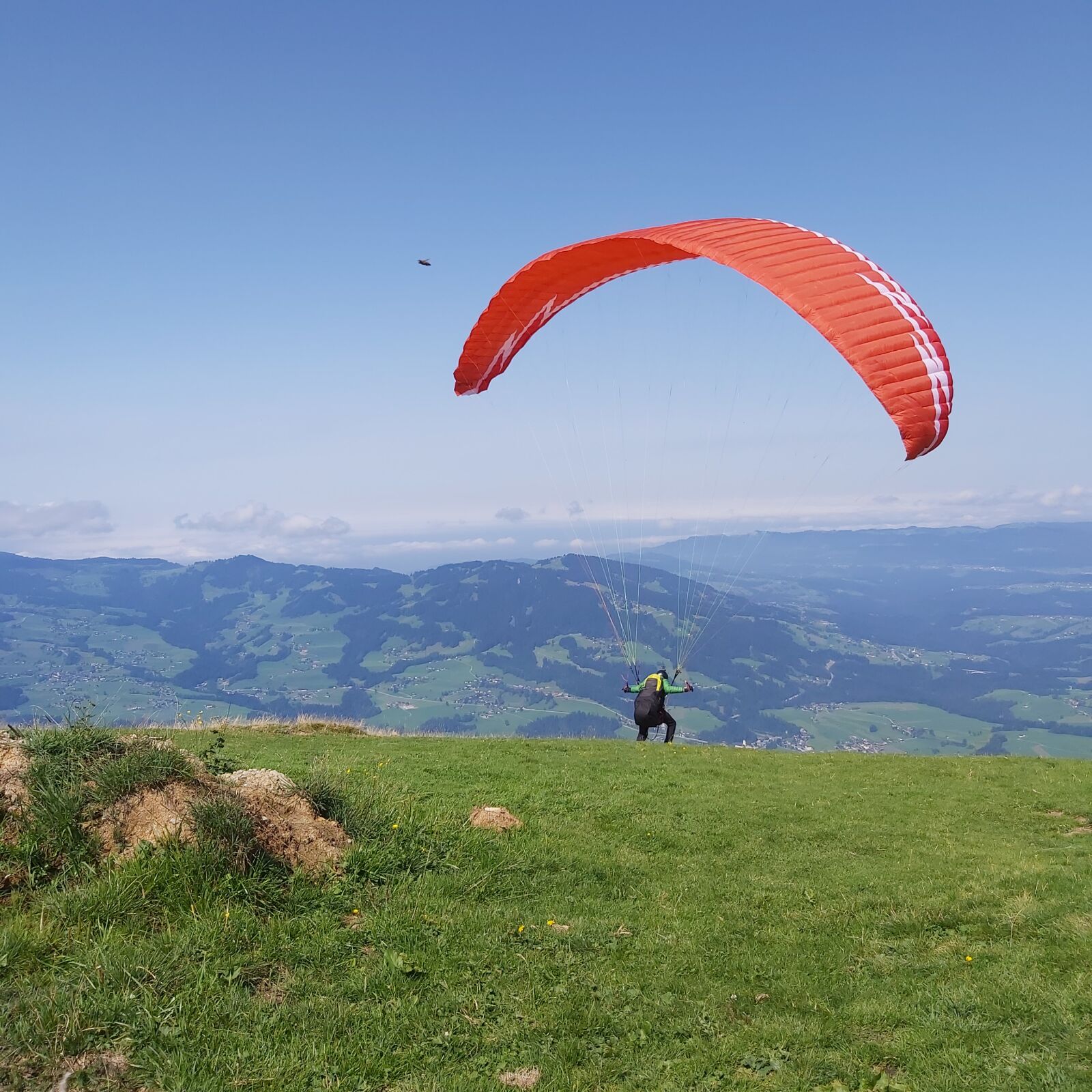 Samsung Galaxy A70 sample photo. Paragliding, sky, mountains photography