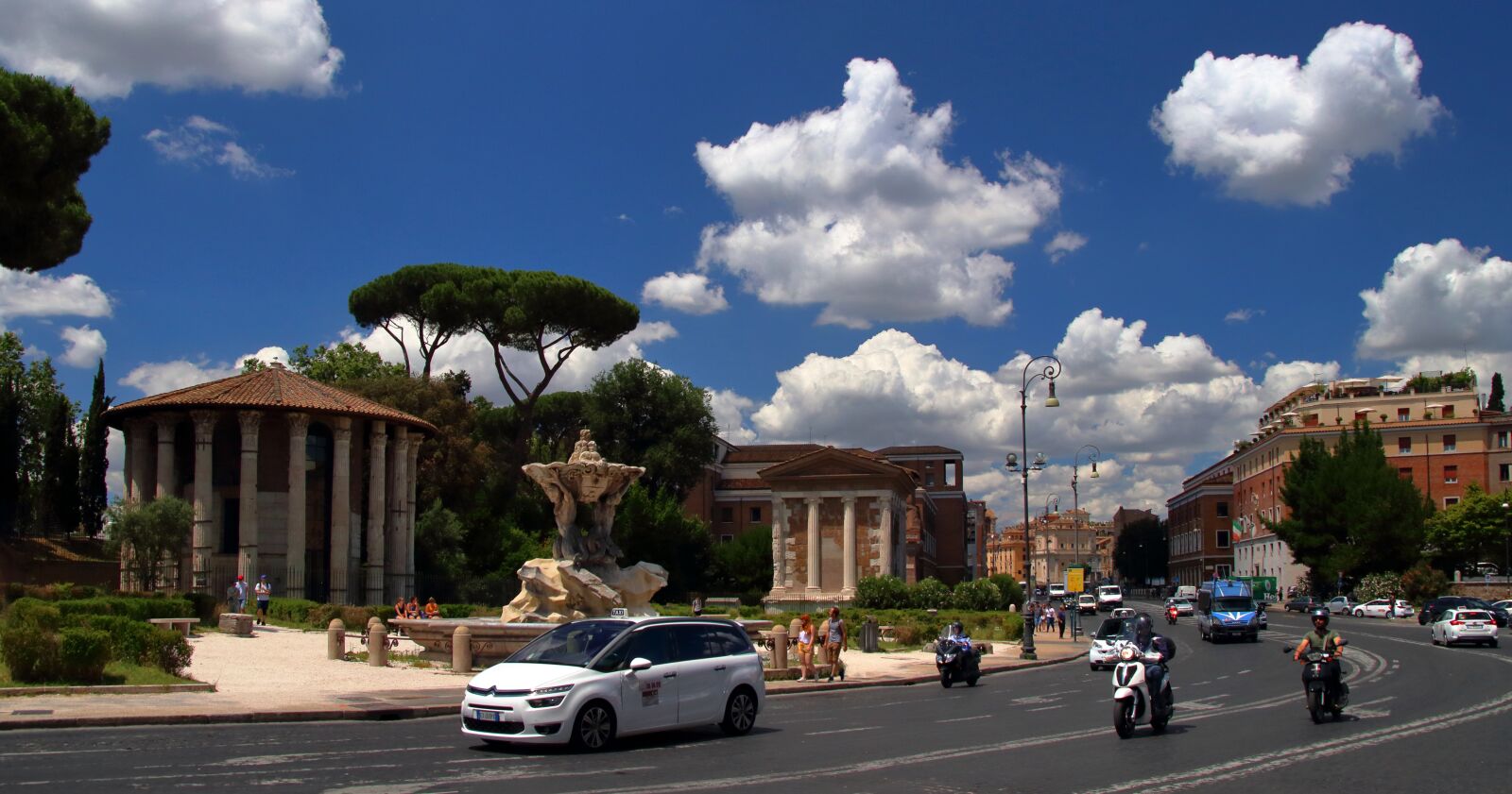 Canon EOS 80D sample photo. Rome, italy, road photography