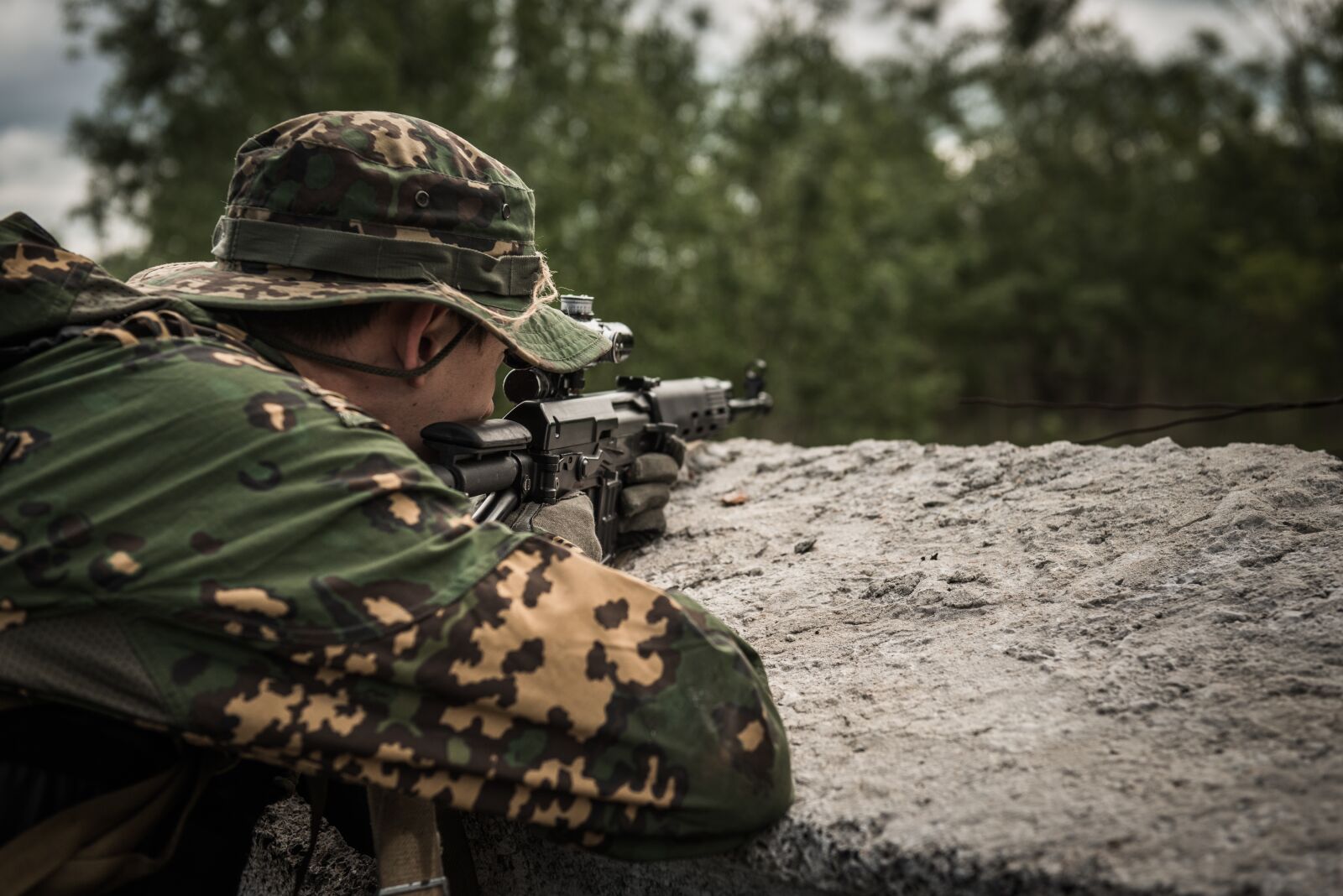 Nikon D800 sample photo. Soldier, the war, the photography