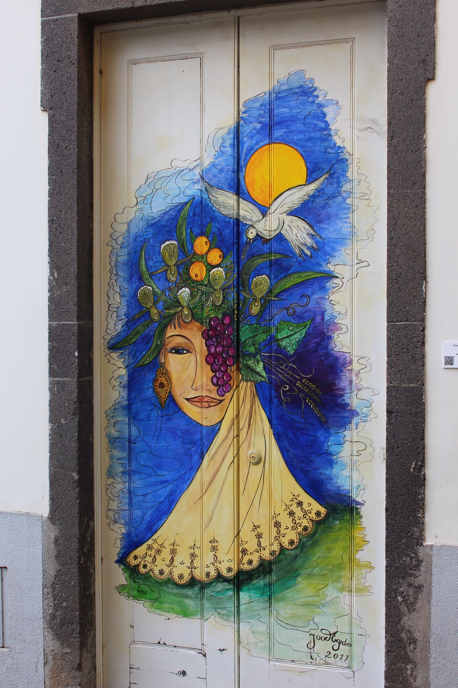 Canon EOS 650D (EOS Rebel T4i / EOS Kiss X6i) sample photo. Door, madeira, woman photography