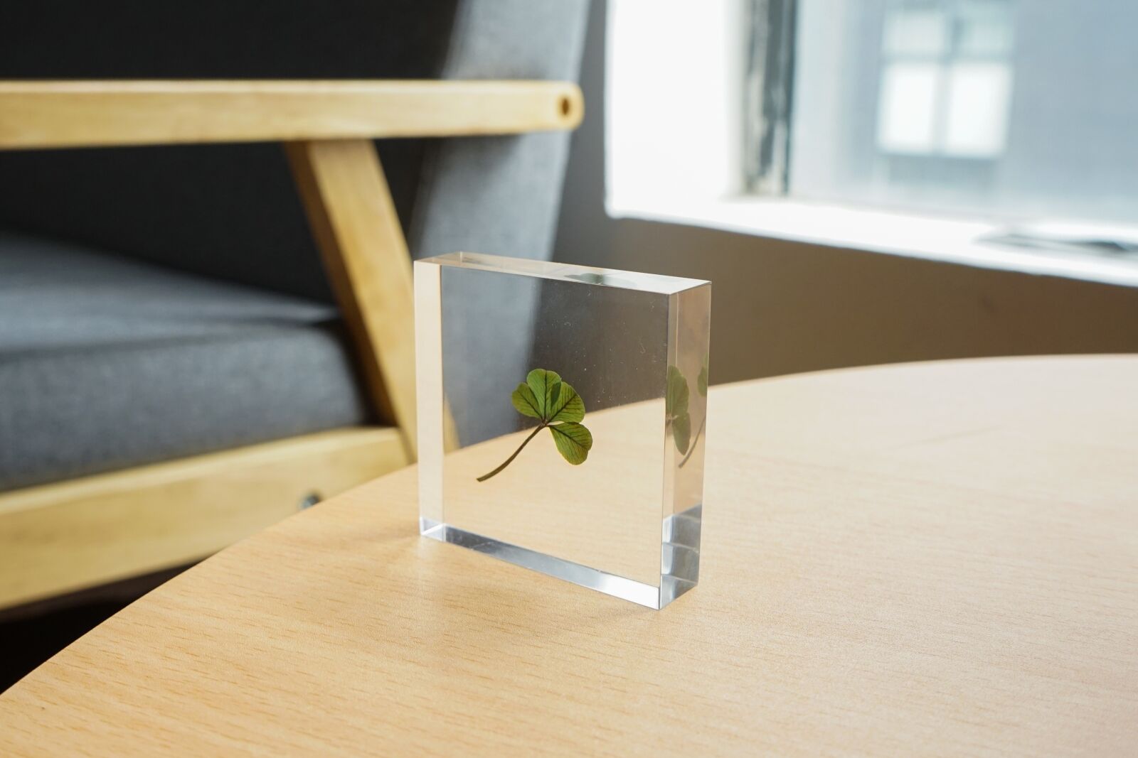 Sony FE 28-70mm F3.5-5.6 OSS sample photo. Four-leaf clover, glass, crystal photography