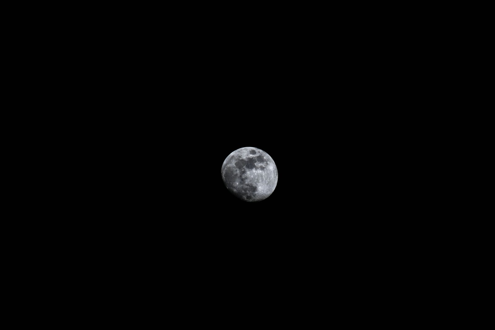 Canon EOS 750D (EOS Rebel T6i / EOS Kiss X8i) sample photo. Moon, night sky, black photography