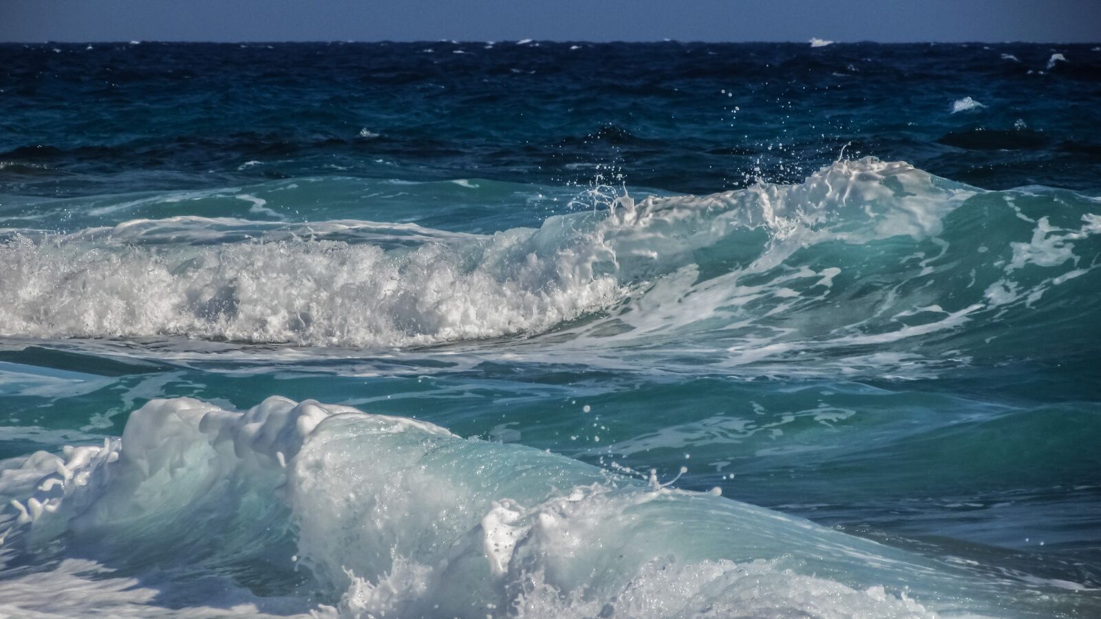 Canon PowerShot SX400 IS sample photo. Wave, bubbles, foam photography