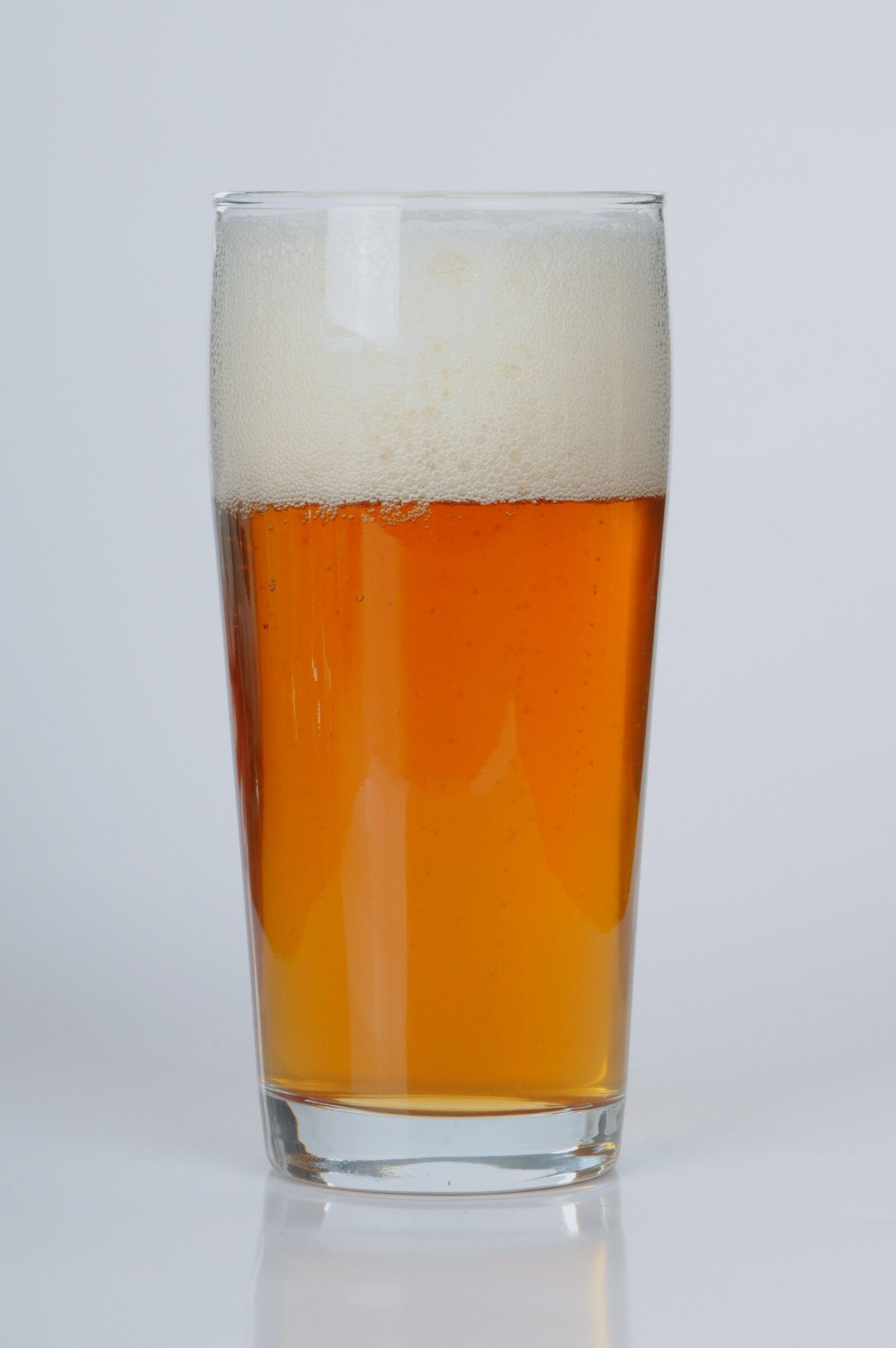 Nikon D3200 sample photo. Glass, beer glasses, light photography