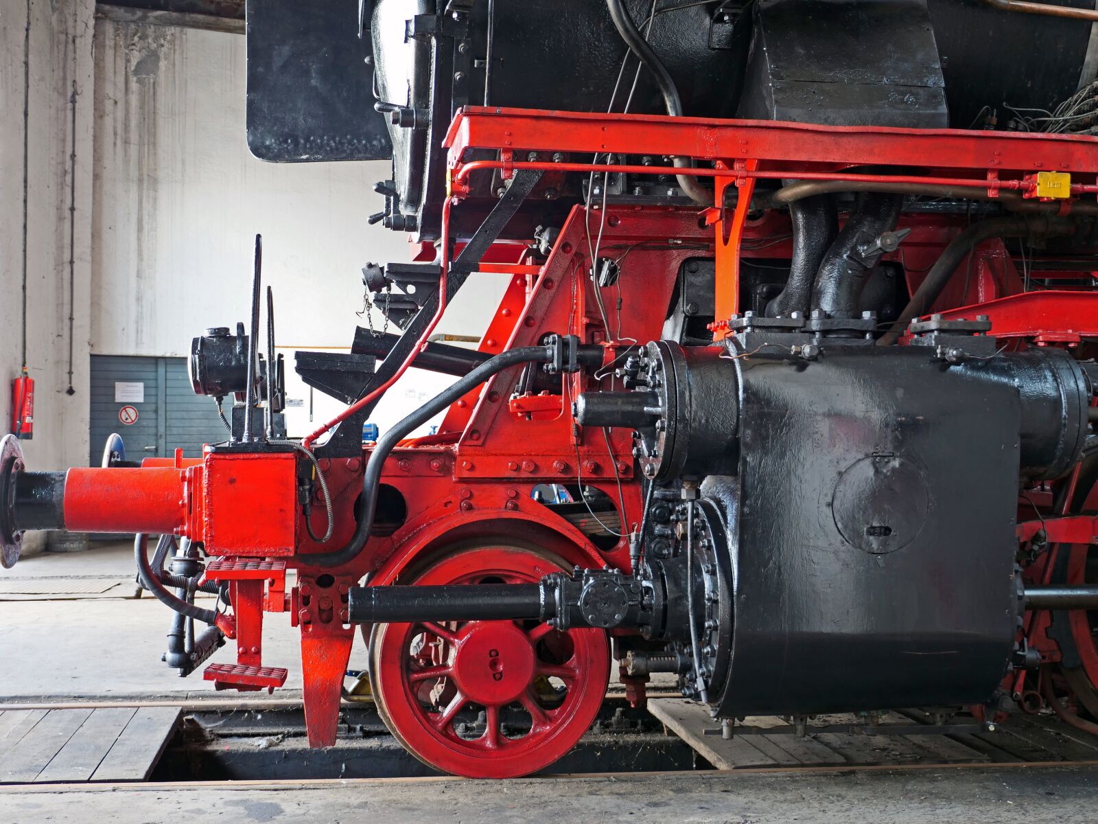 Panasonic Lumix DC-G9 sample photo. Steam locomotive, engine, cylinder photography