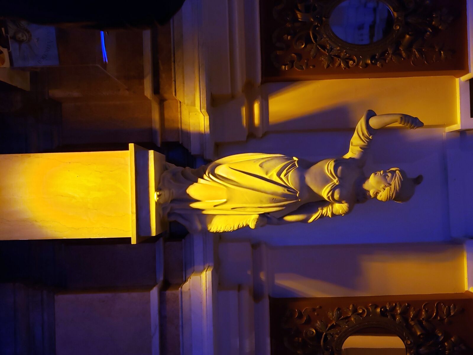 Samsung Galaxy Note9 sample photo. Statue, goddess, ancient photography