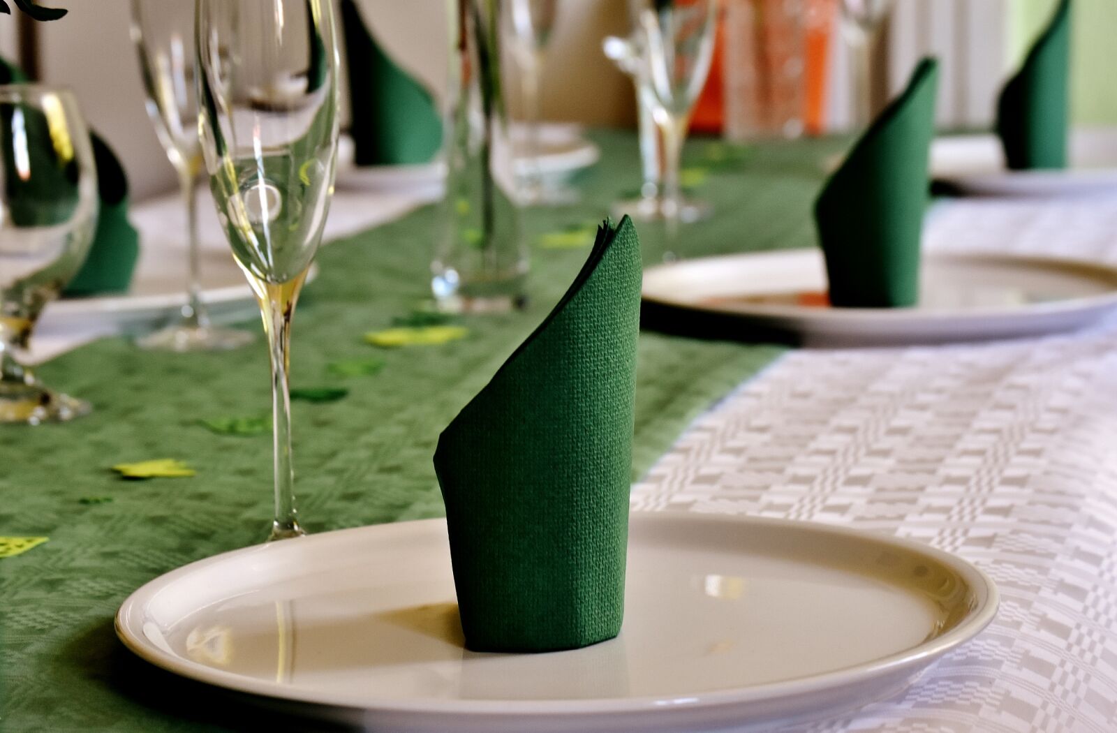 Nikon D7200 sample photo. Gedeckter table, board, tableware photography