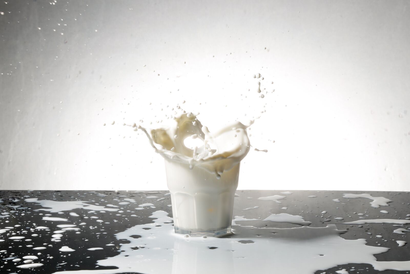 Canon EF 24-105mm F4L IS USM sample photo. Liquid, food, dynamic photography