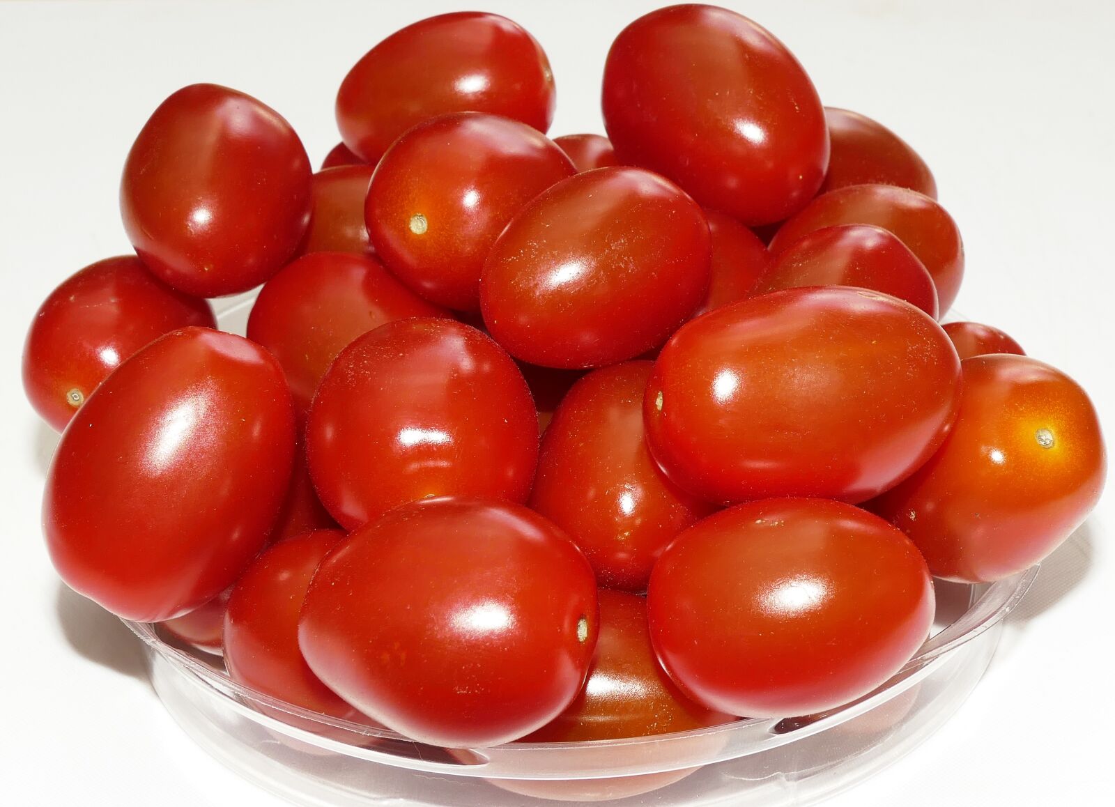 Panasonic Lumix DMC-FZ1000 sample photo. Tomato, date tomato, small photography