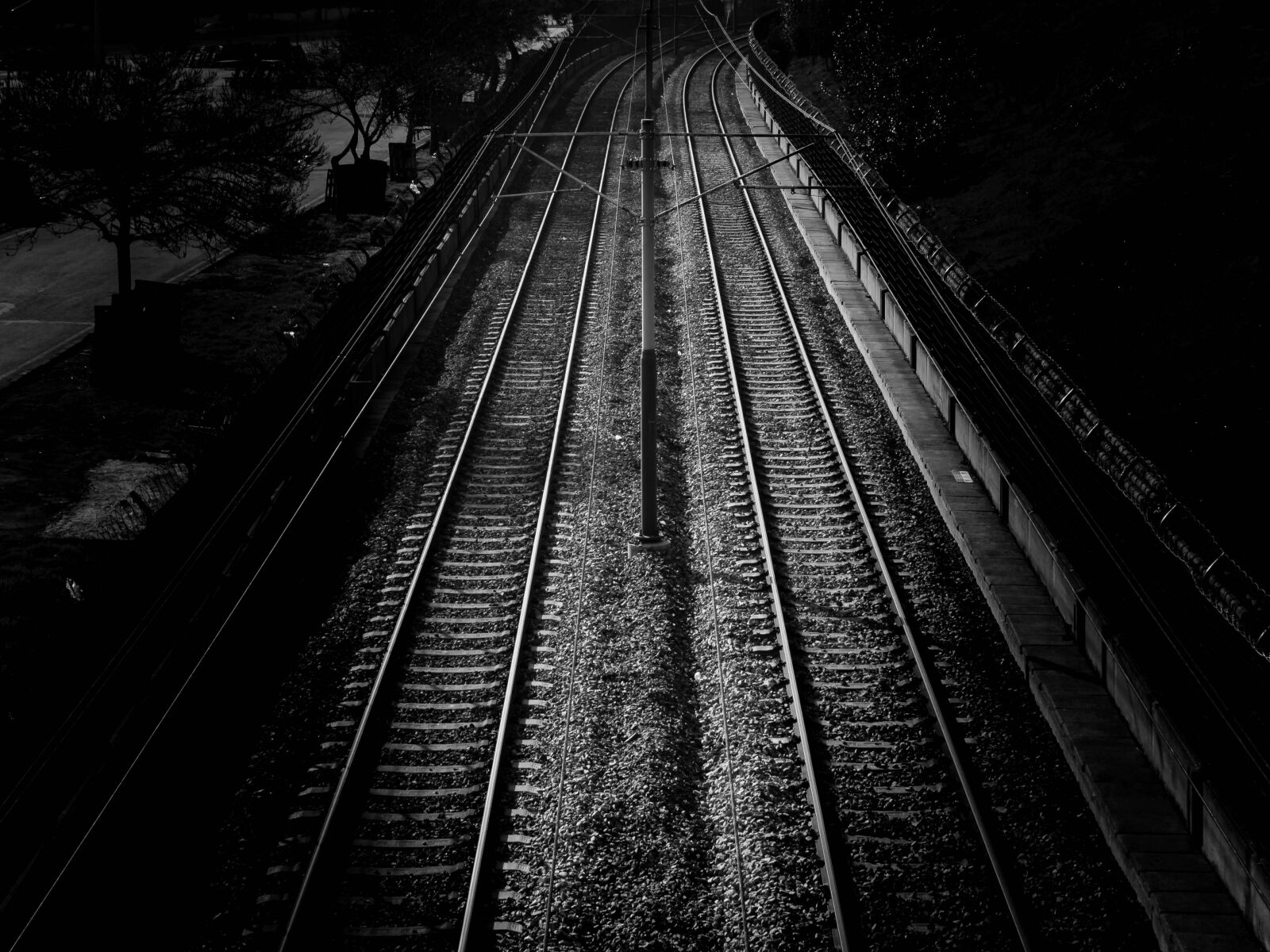 Canon EOS 700D (EOS Rebel T5i / EOS Kiss X7i) sample photo. Black, and, white, city photography
