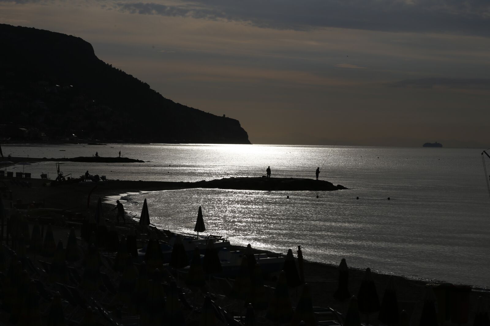 Canon EOS 6D + Canon EF 24-105mm F4L IS USM sample photo. Pietra ligure, dawn, liguria photography