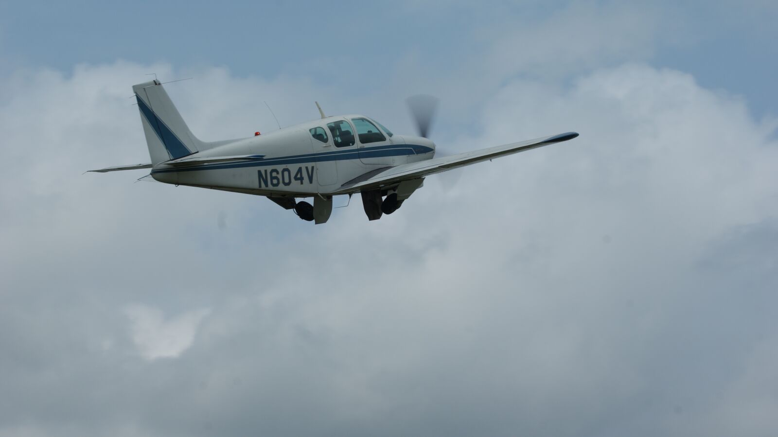 Sony Alpha DSLR-A200 sample photo. Aircraft, takeoff, aviation photography