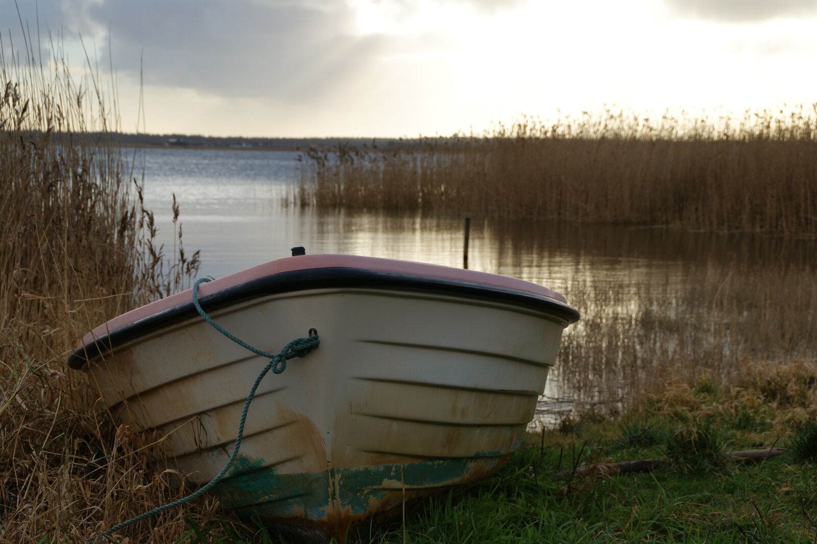 Sony Alpha DSLR-A350 sample photo. Rowing boat, lake, landscape photography
