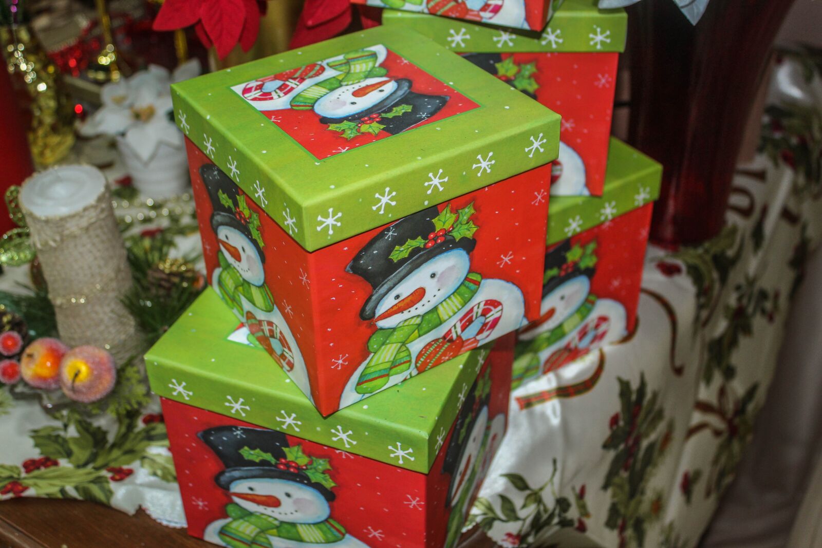 Canon EOS 1300D (EOS Rebel T6 / EOS Kiss X80) sample photo. Card, present, christmas photography