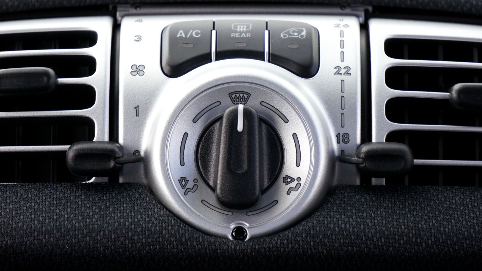 Sony Alpha NEX-5N + Sony E 55-210mm F4.5-6.3 OSS sample photo. Car, interior, car interior photography