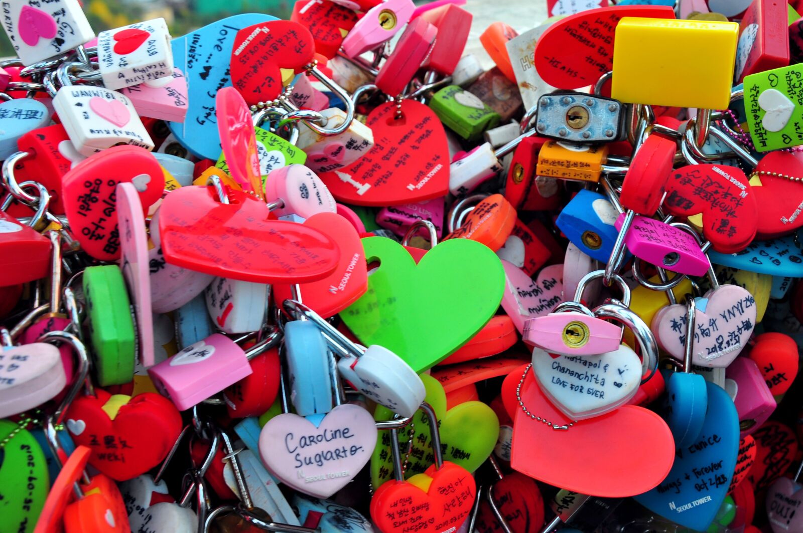 Nikon D90 sample photo. Padlocks, colorful, promise photography