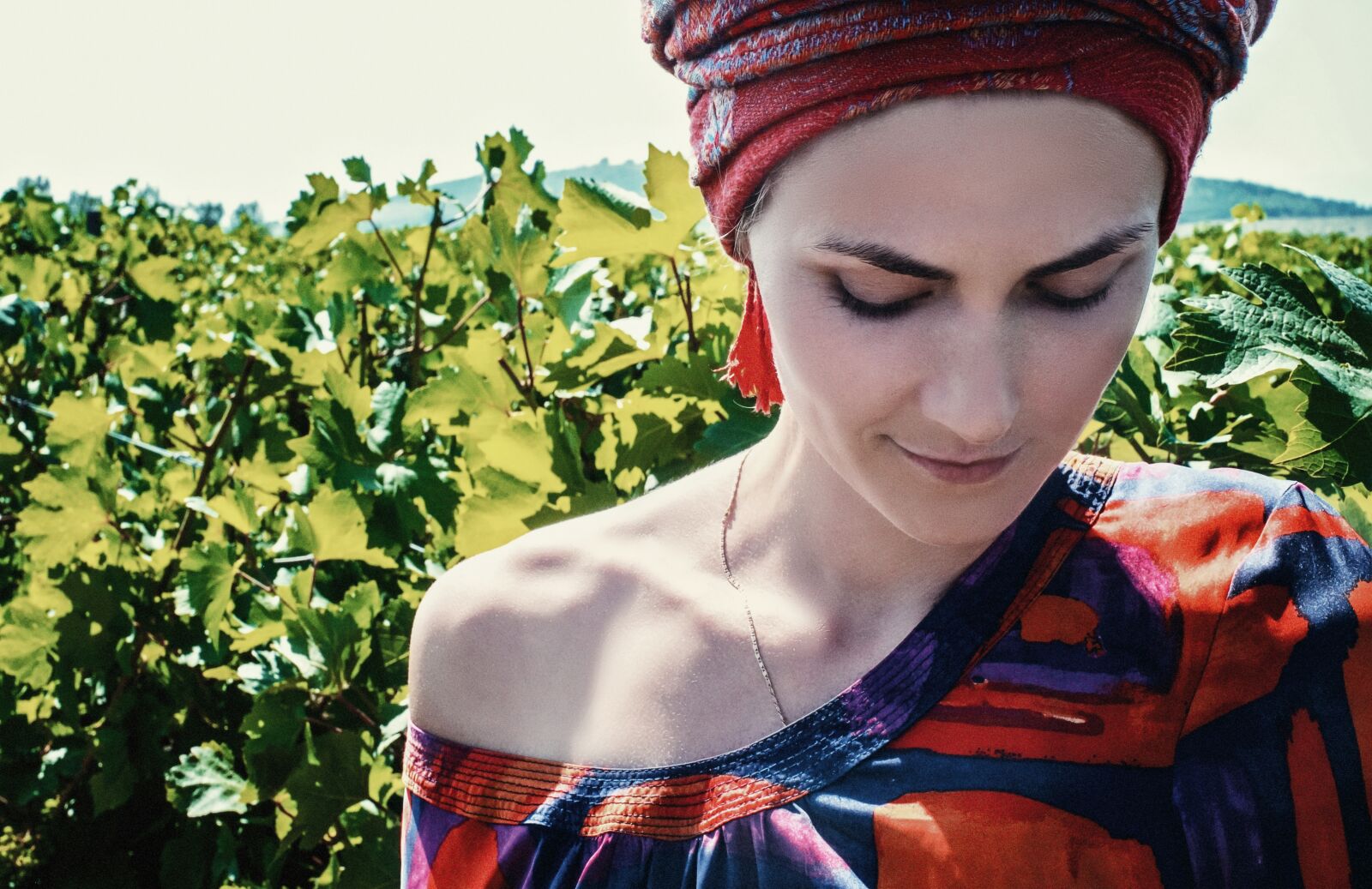 Fujifilm X-E1 + Fujifilm XF 35mm F1.4 R sample photo. Girl, vineyard, dolma photography
