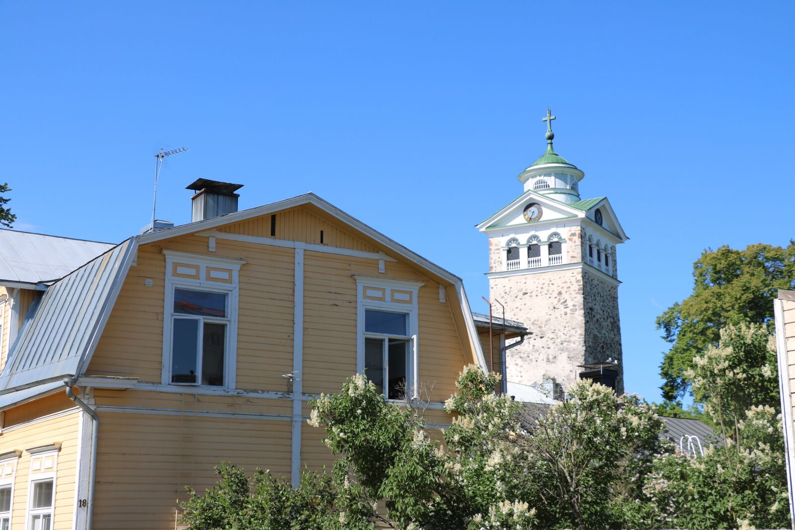 Canon EOS 750D (EOS Rebel T6i / EOS Kiss X8i) sample photo. Finnish, oak island, church photography