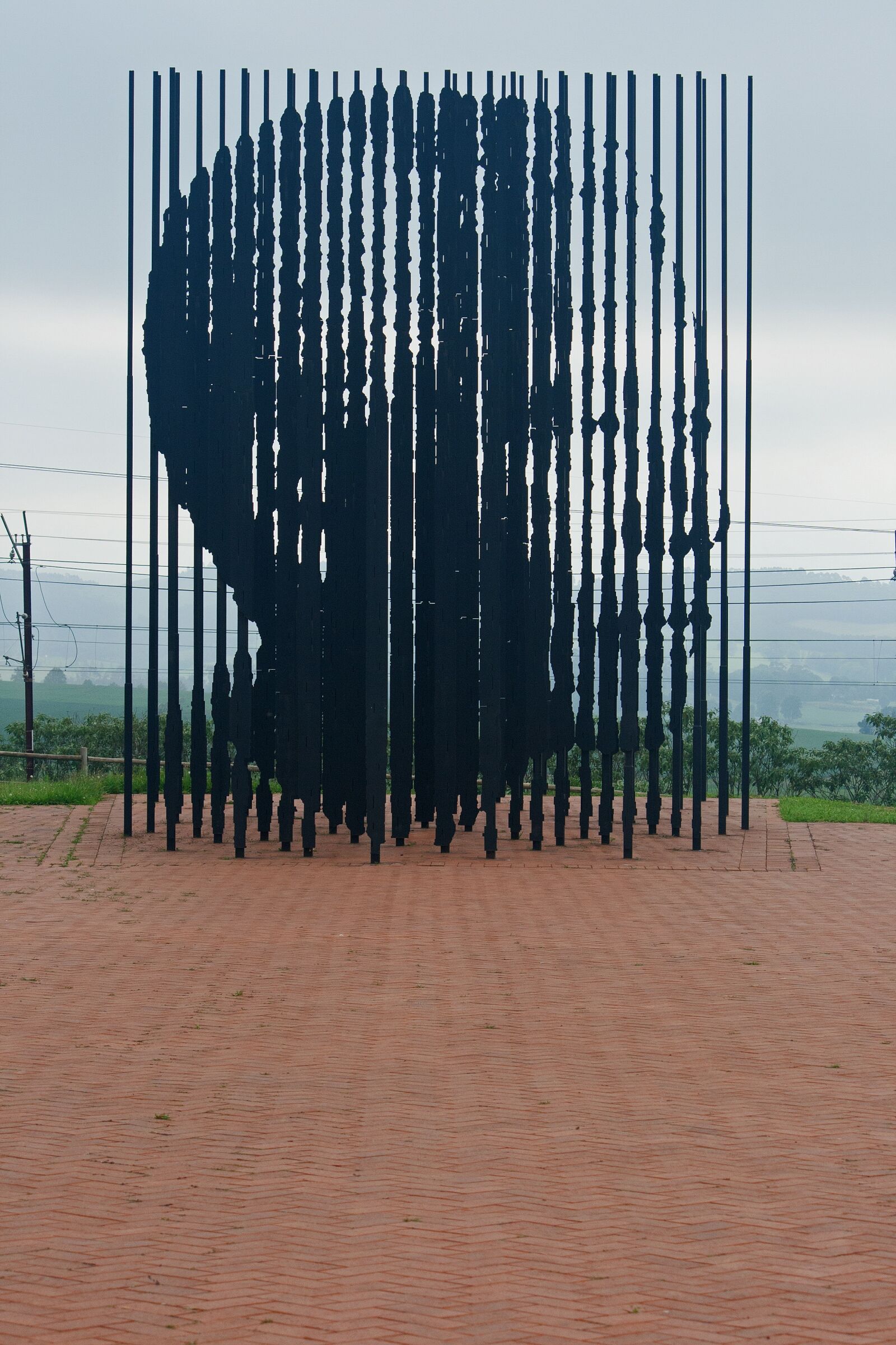 Canon EF-S 55-250mm F4-5.6 IS sample photo. Nelson mandela monument, aligned photography