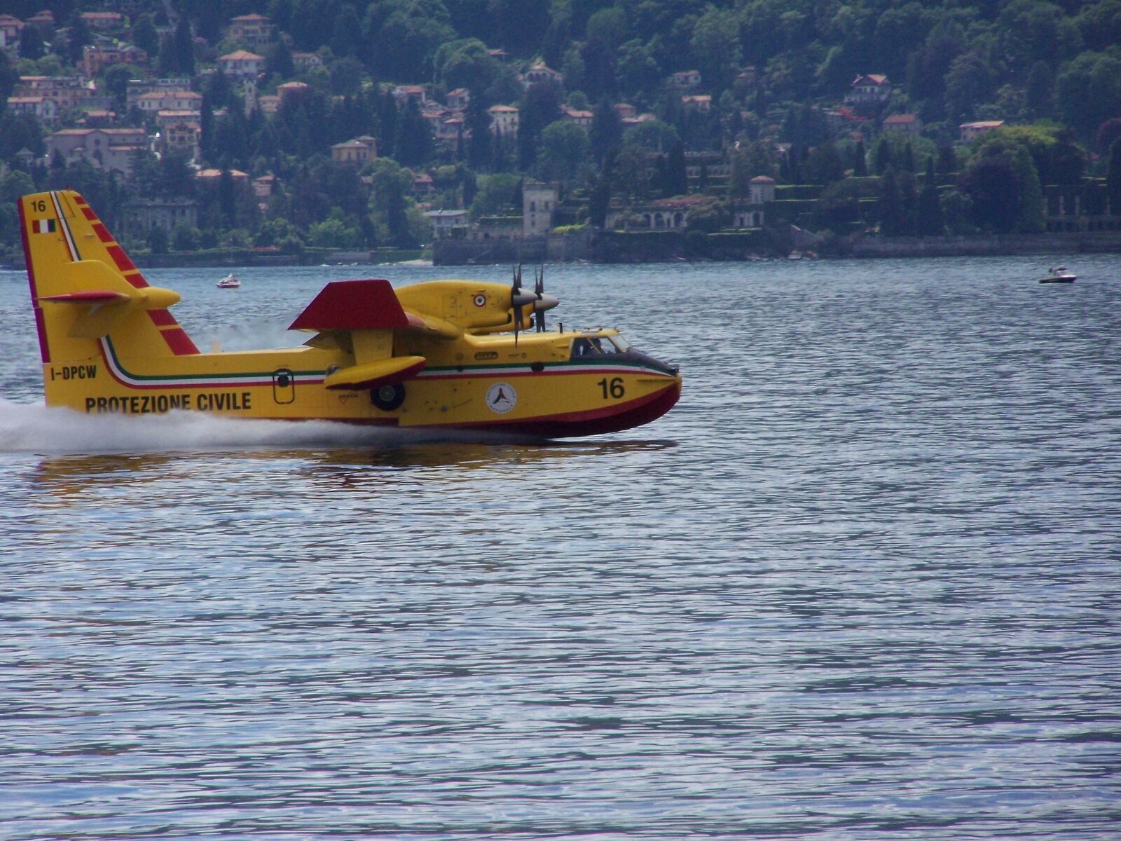 Kodak EASYSHARE Z710 ZOOM DIGITAL CAMERA sample photo. Plane, lake, canadair photography