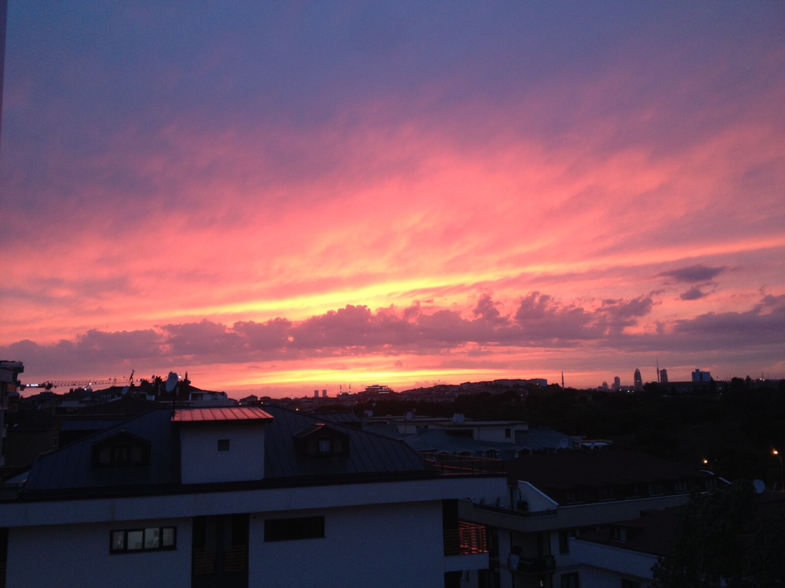 iPhone 4S back camera 4.28mm f/2.4 sample photo. Pink, cloud, turkey photography