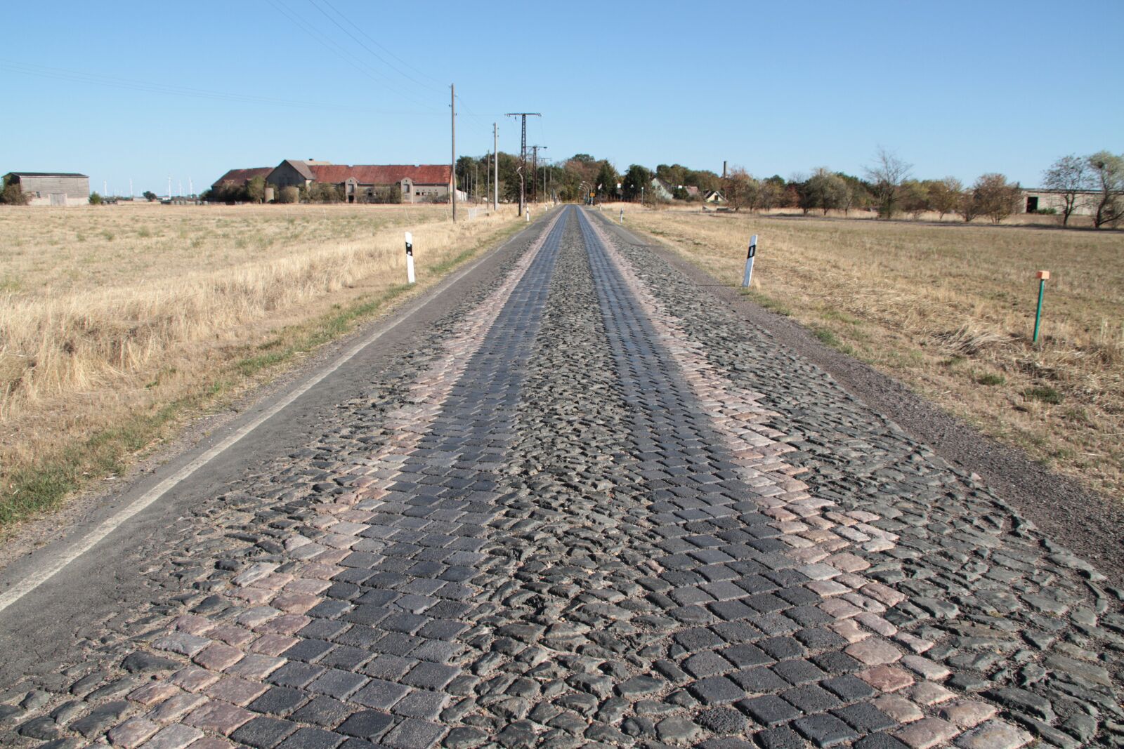 Canon EOS 7D sample photo. Road, cobblestones, paving stones photography