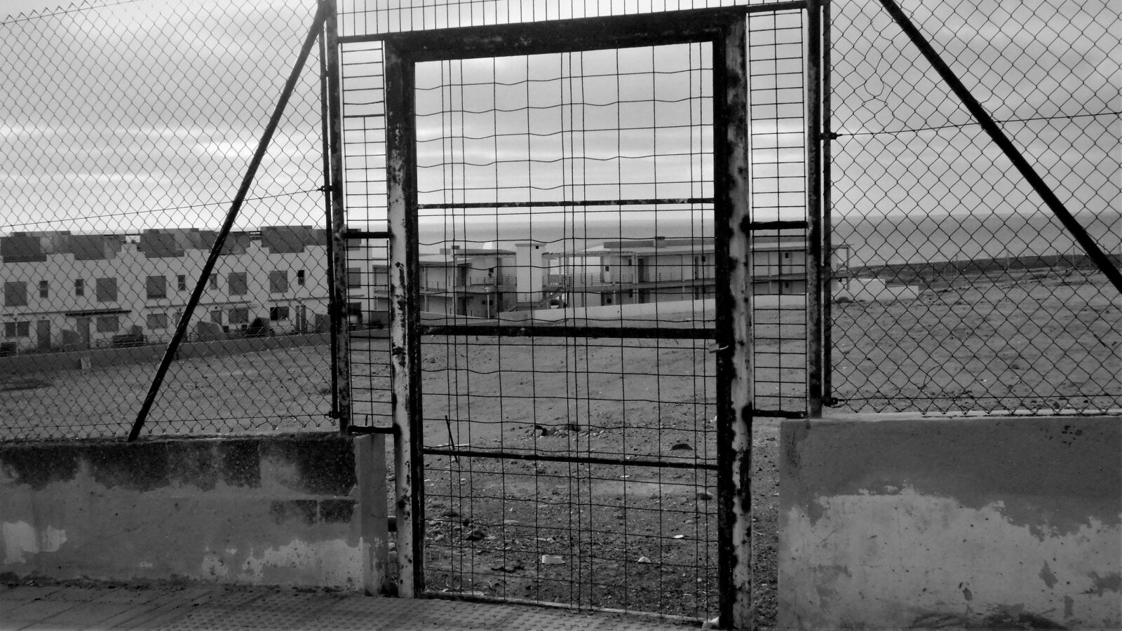 Nikon Coolpix B500 sample photo. Rusty, gate, metal photography