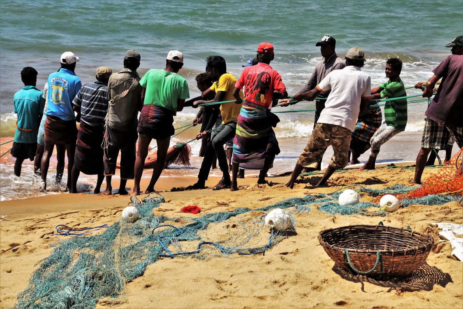 Canon EOS 80D sample photo. Work, the fisherman, rope photography