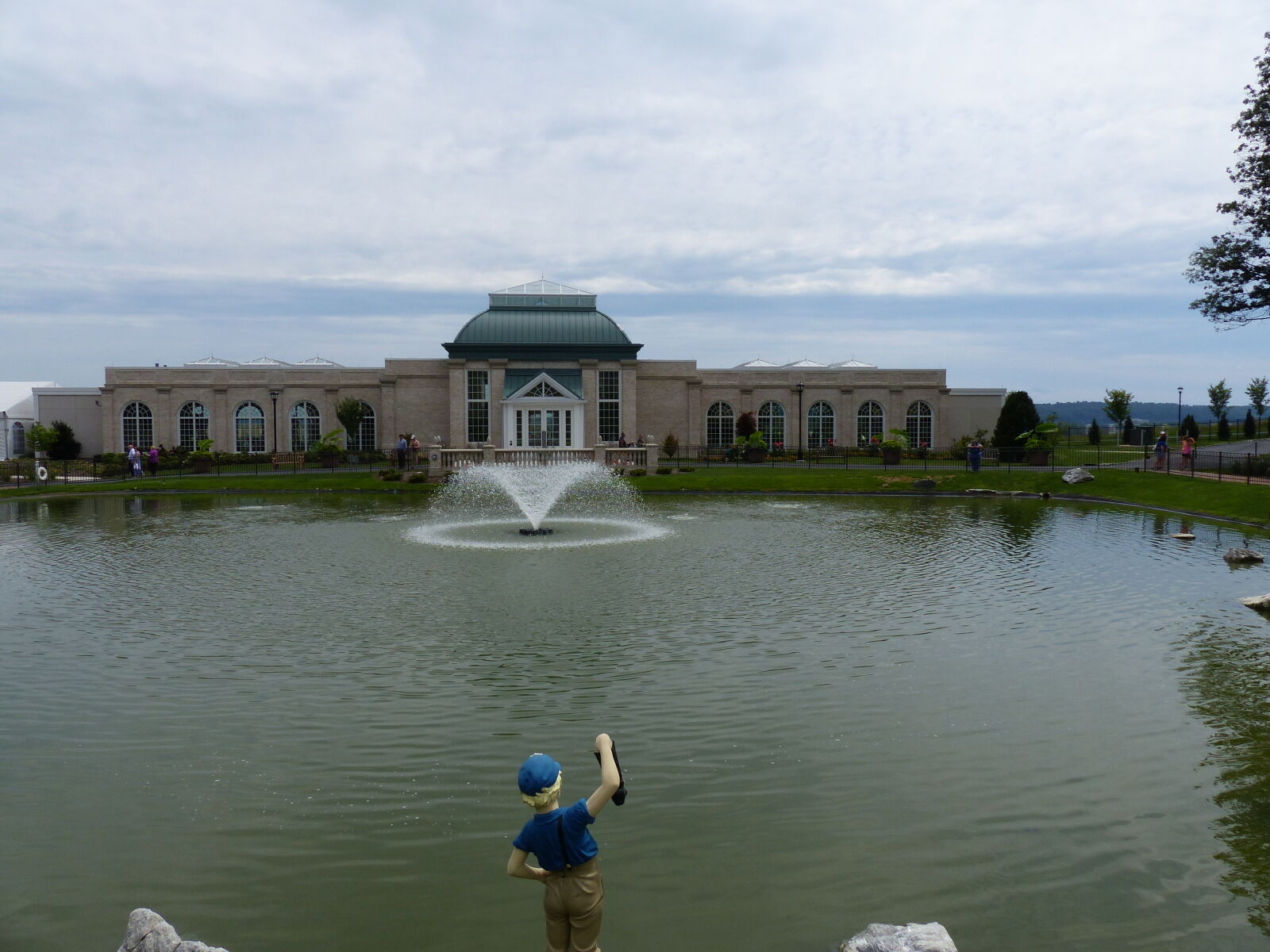 Panasonic Lumix DMC-FZ200 sample photo. Fountain, nature, pond, statue photography