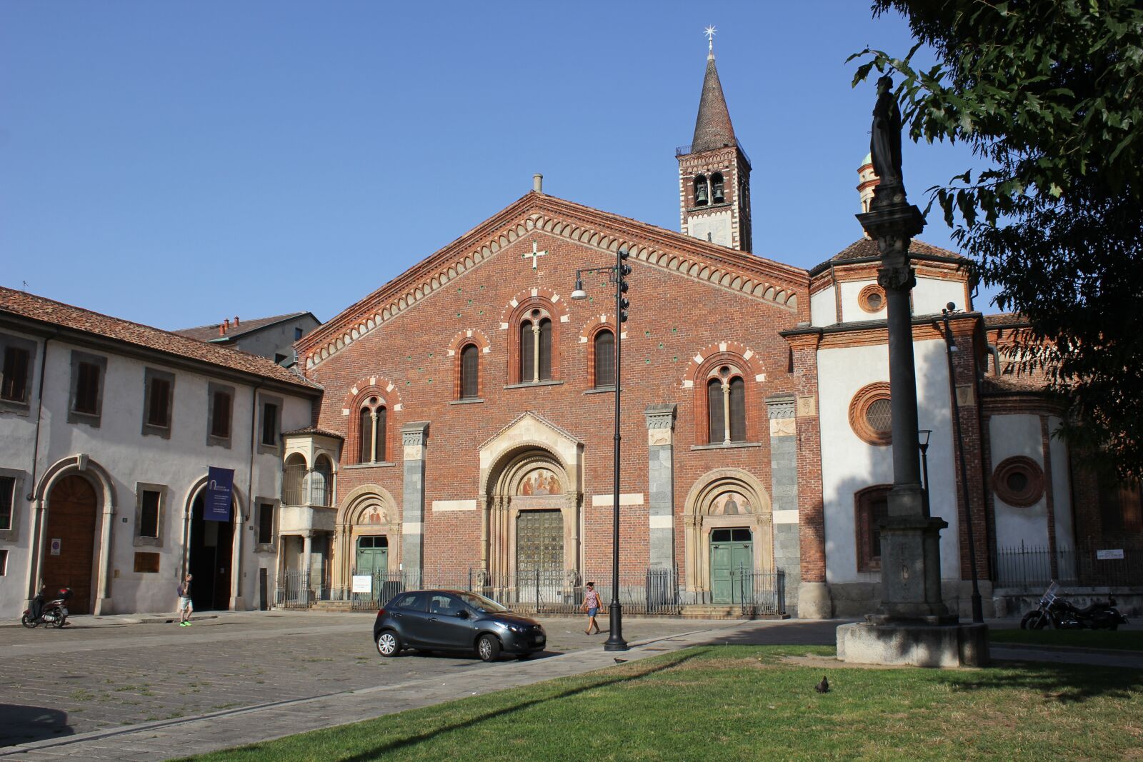 Canon EOS 550D (EOS Rebel T2i / EOS Kiss X4) sample photo. Church, milan, architecture photography
