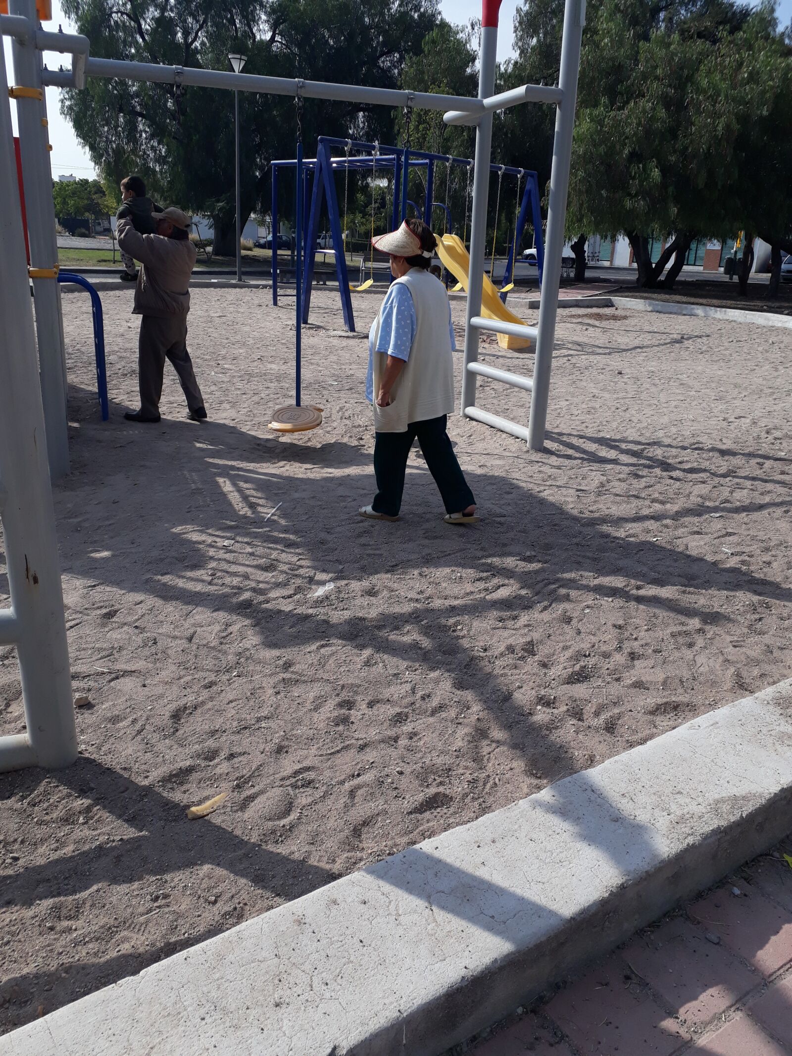 Samsung Galaxy J7 Prime sample photo. Park, children's games, family photography