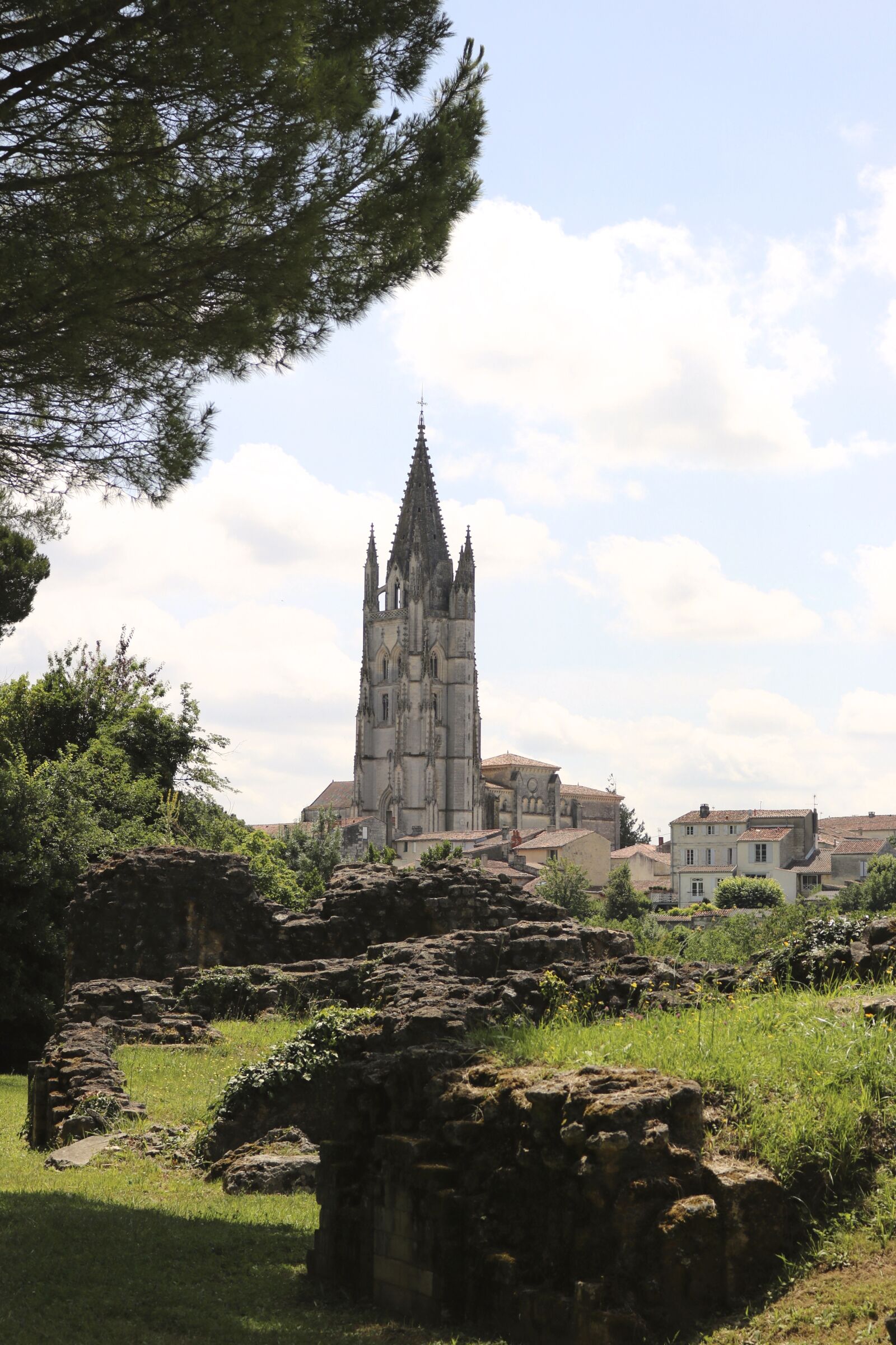Canon EOS 750D (EOS Rebel T6i / EOS Kiss X8i) sample photo. Basilique saint eutrope de photography