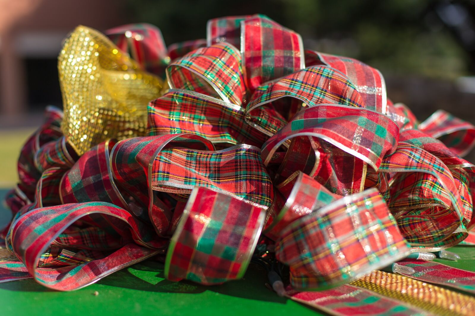 Canon EOS 6D + Canon EF 50mm F1.4 USM sample photo. Gift, bow, christmas photography