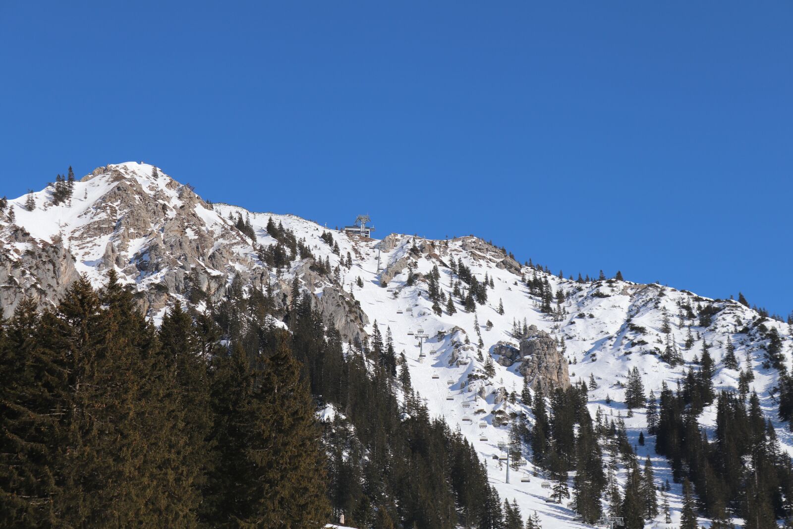 Canon EOS 200D (EOS Rebel SL2 / EOS Kiss X9) sample photo. Skiing, snow, mountain photography