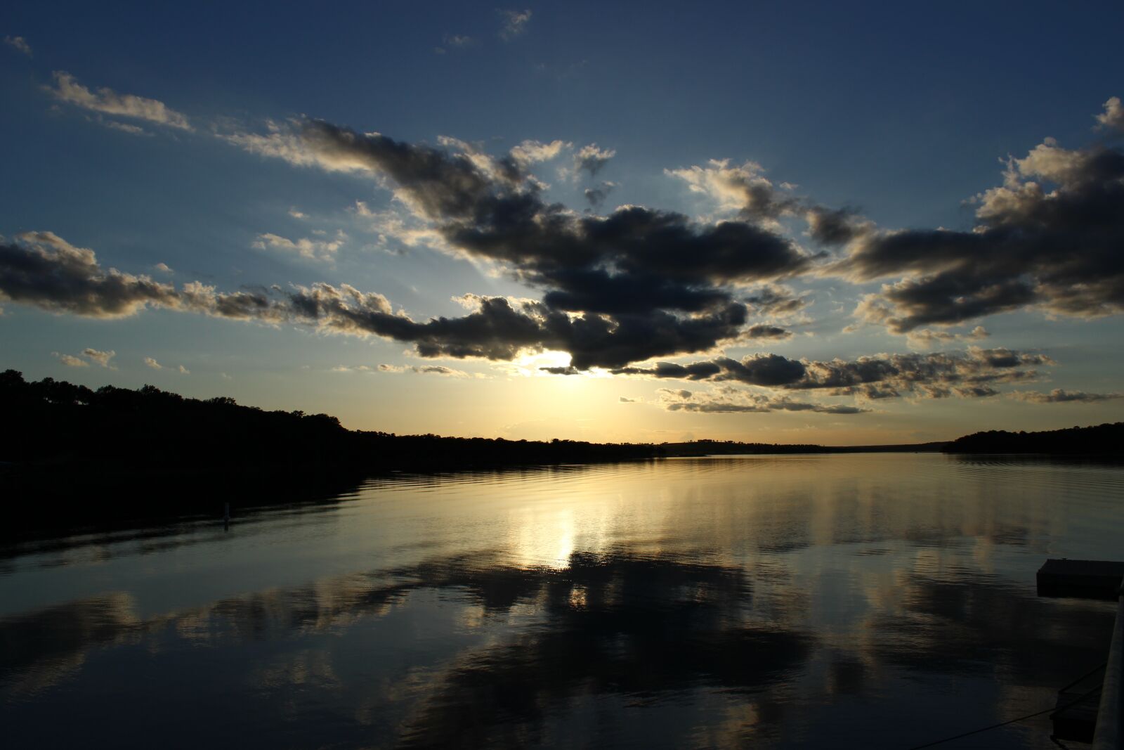 Canon EOS 600D (Rebel EOS T3i / EOS Kiss X5) sample photo. Sunset, water, dawn photography