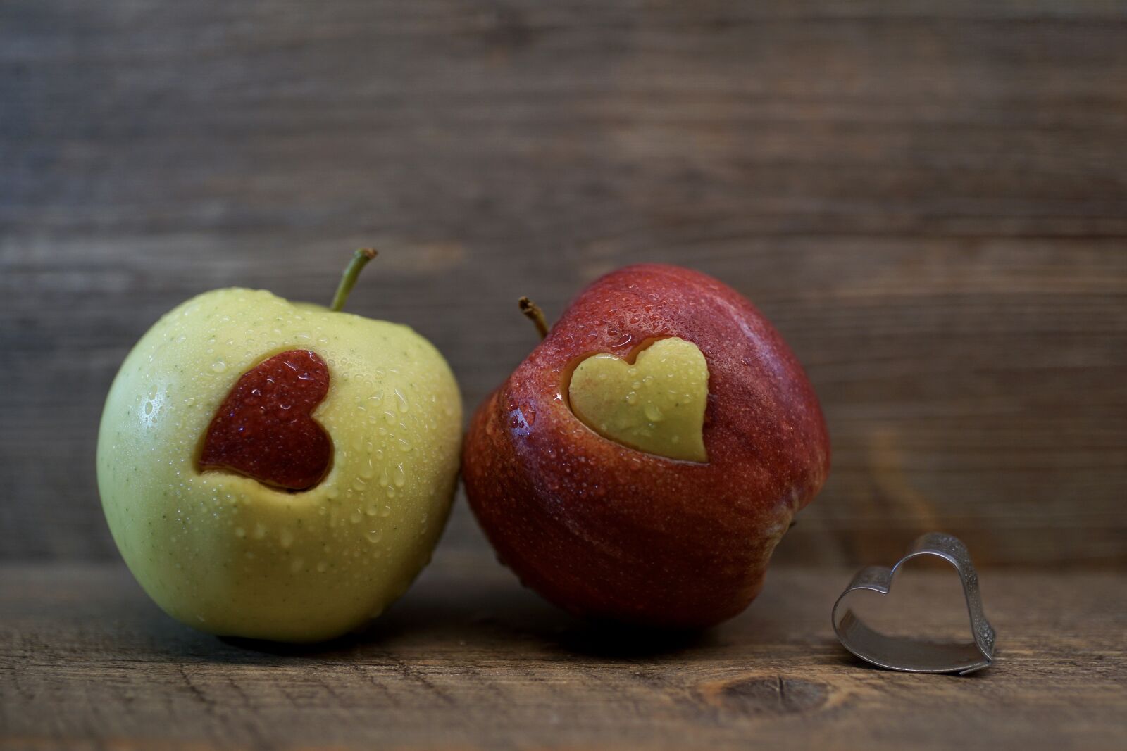 Sony ILCA-77M2 + 35mm F1.4 sample photo. Fruit, food, apple photography