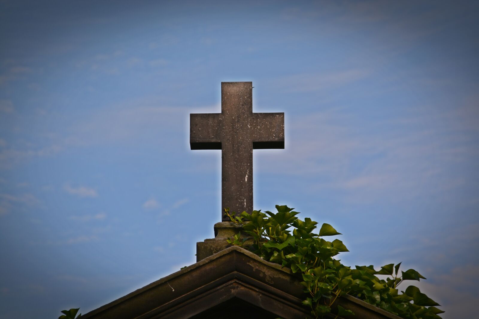 Nikon D5200 sample photo. Cross, tombstone, old cemetery photography