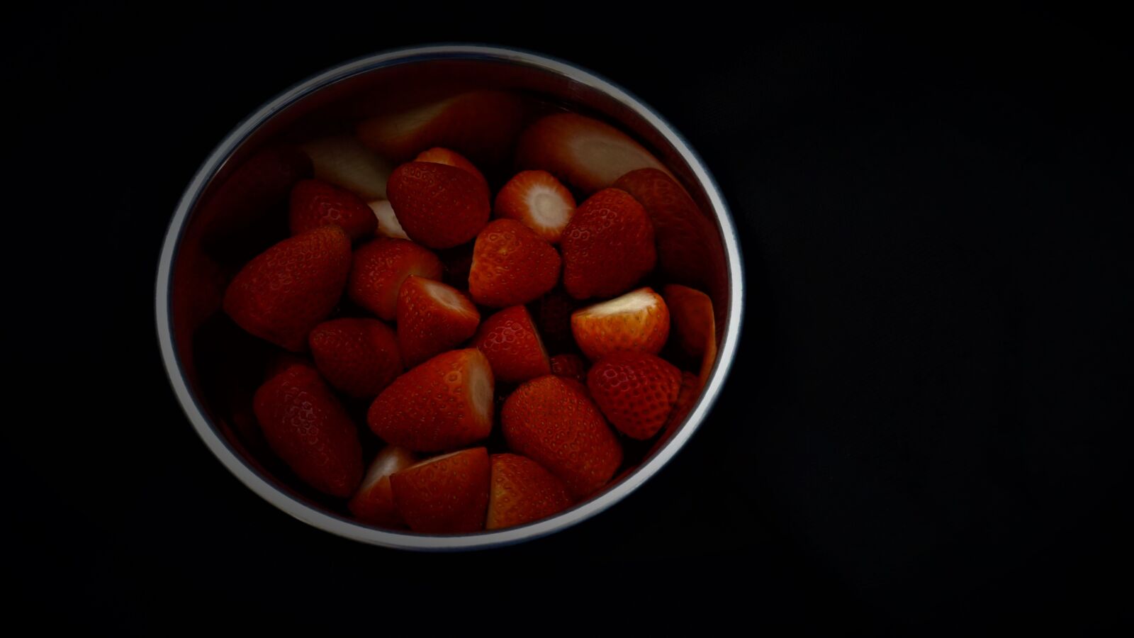 Sony E 18-200mm F3.5-6.3 OSS LE sample photo. Strawberries, bowl, background photography