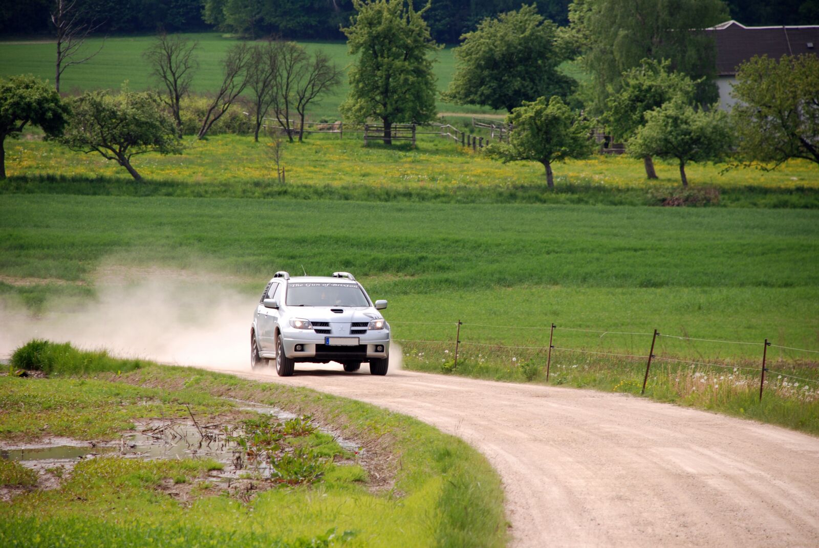 Nikon D80 sample photo. Road, lane, suv photography