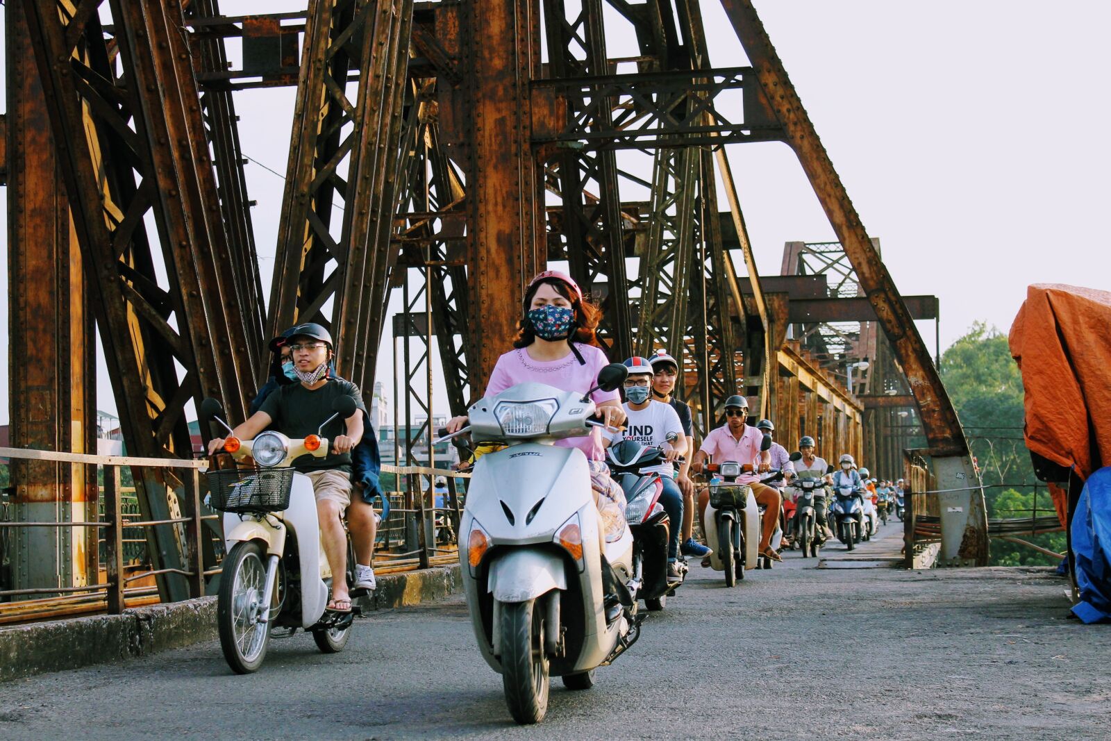 Canon EOS 1100D (EOS Rebel T3 / EOS Kiss X50) sample photo. Vietnam, bikes, moving photography