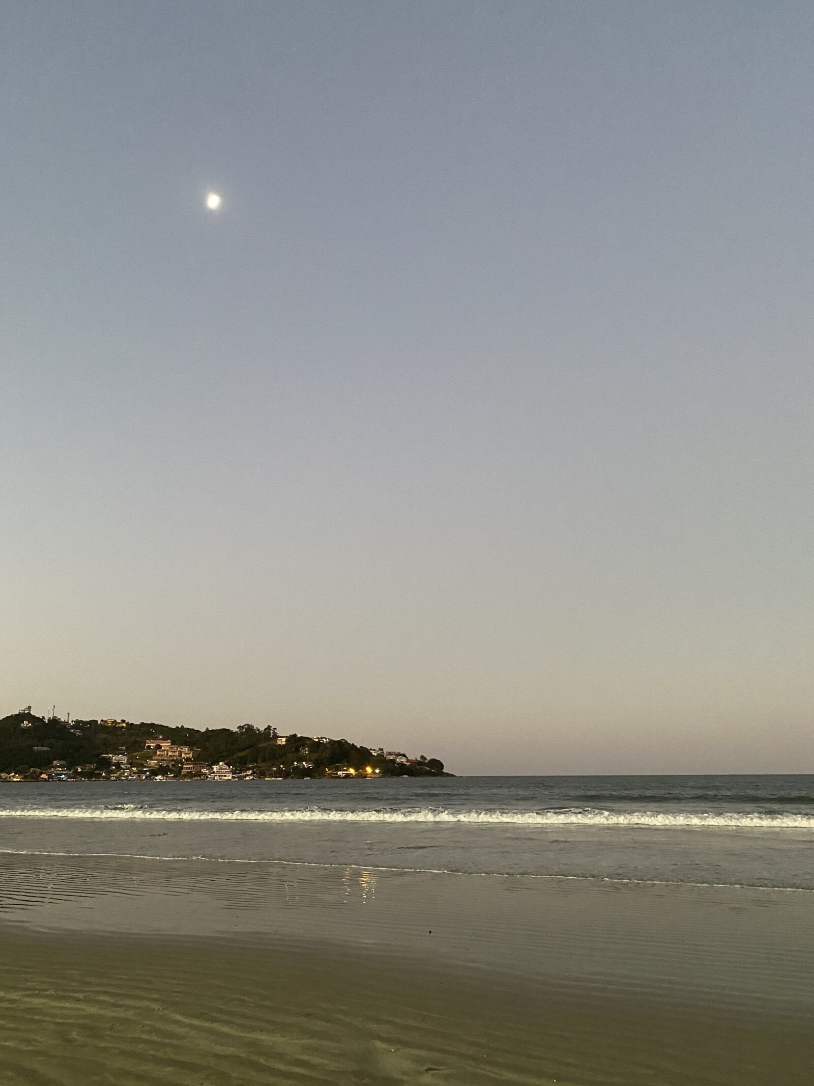 Apple iPhone 11 sample photo. Itapema, beach, mar photography