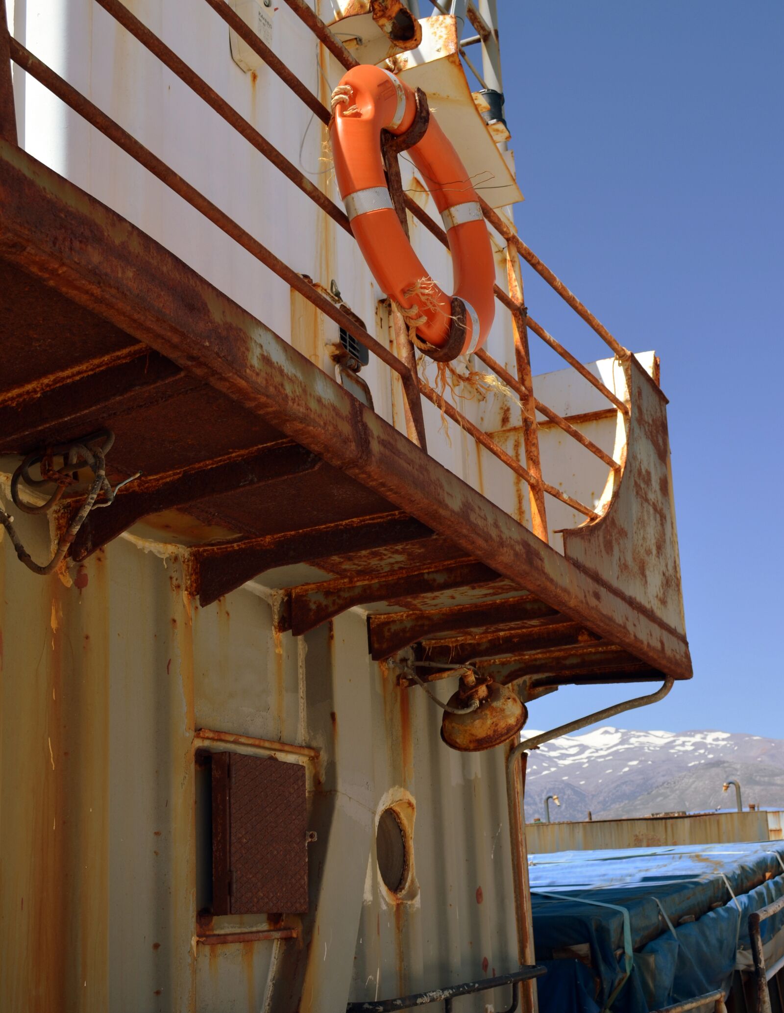 Nikon D5100 sample photo. Ship, fishing vessel, lifebelt photography